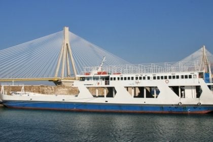 Ρίο-Αντίρριο: Επεισόδιο οδηγού με ναυτικούς σε φέρι μποτ - Δύο άτομα στο νοσοκομείο και συλλήψεις
