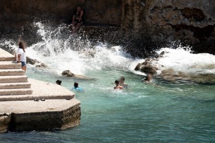 ΣΥΡΙΖΑ για Σκέρτσο: Απύθμενο θράσος – Στέλνει ηλιοβασιλέματα στους πολίτες που δεν μπόρεσαν να πάνε διακοπές