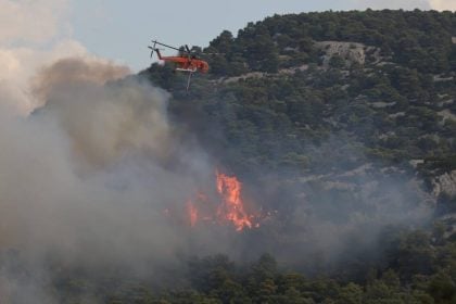 Ηλεία: Ελεύθερη με όρους αφέθηκε η 22χρονη για τους εμπρησμούς