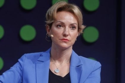 Σδούκου: «Καλωσορίζουμε την αναγκαστική στροφή του ΣΥΡΙΖΑ στη λογική και κυρίως στην αλήθεια»