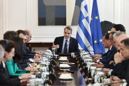 Tο δύσκολο καλοκαίρι της κυβέρνησης και το φθινοπωρινό  «ραντεβού» στη ΔΕΘ
