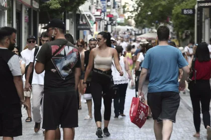 Δημογραφικό σοκ: Μειώθηκαν κατά 500.000 οι κάτοικοι της Ελλάδας
