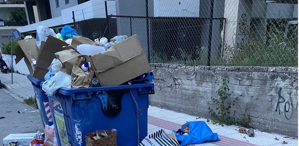Πάτρα: Ξεκίνησε η αποκομιδή των απορριμμάτων που είχε διακοπεί λόγω της μεγάλης πυρκαγιάς