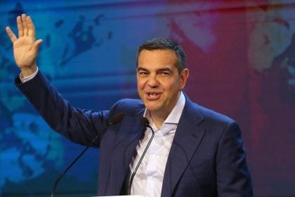 Σε θέση μάχης η κυβέρνηση για τον Τσίπρα - Πώς απαντά ο ίδιος στα περί «βαρυποινιτών και βιαστών»