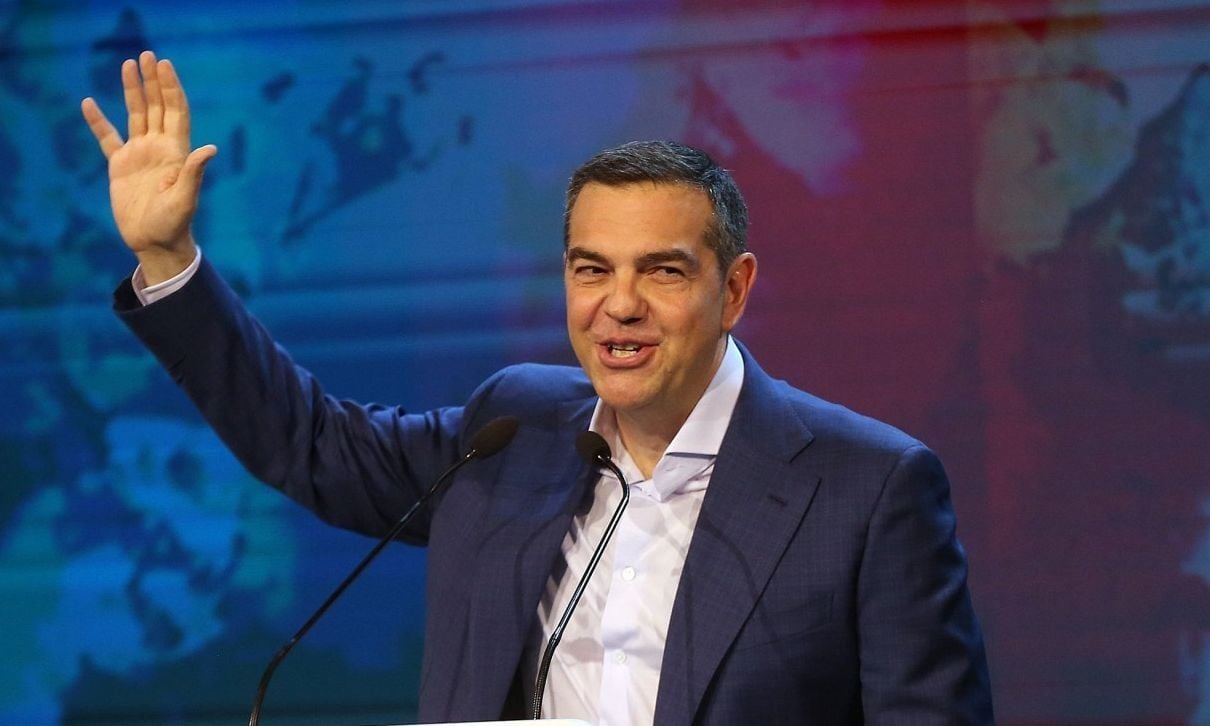 Σε θέση μάχης η κυβέρνηση για τον Τσίπρα - Πώς απαντά ο ίδιος στα περί «βαρυποινιτών και βιαστών»