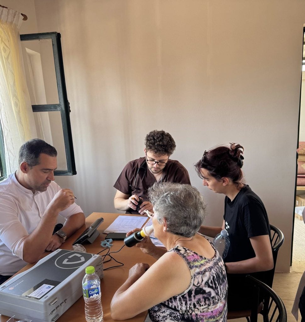 ΑΧΑΙΑ: Έλεγχοι στους πυρόπληκτους από τους γιατρούς της Πνευμονολογικής Κλινικής του ΠΓΝΠ - ΦΩΤΟ Αχαΐα: Έλεγχοι στους πυρόπληκτους από τους γιατρούς της Πνευμονολογικής Κλινικής του ΠΓΝΠ ΦΩΤΟ
