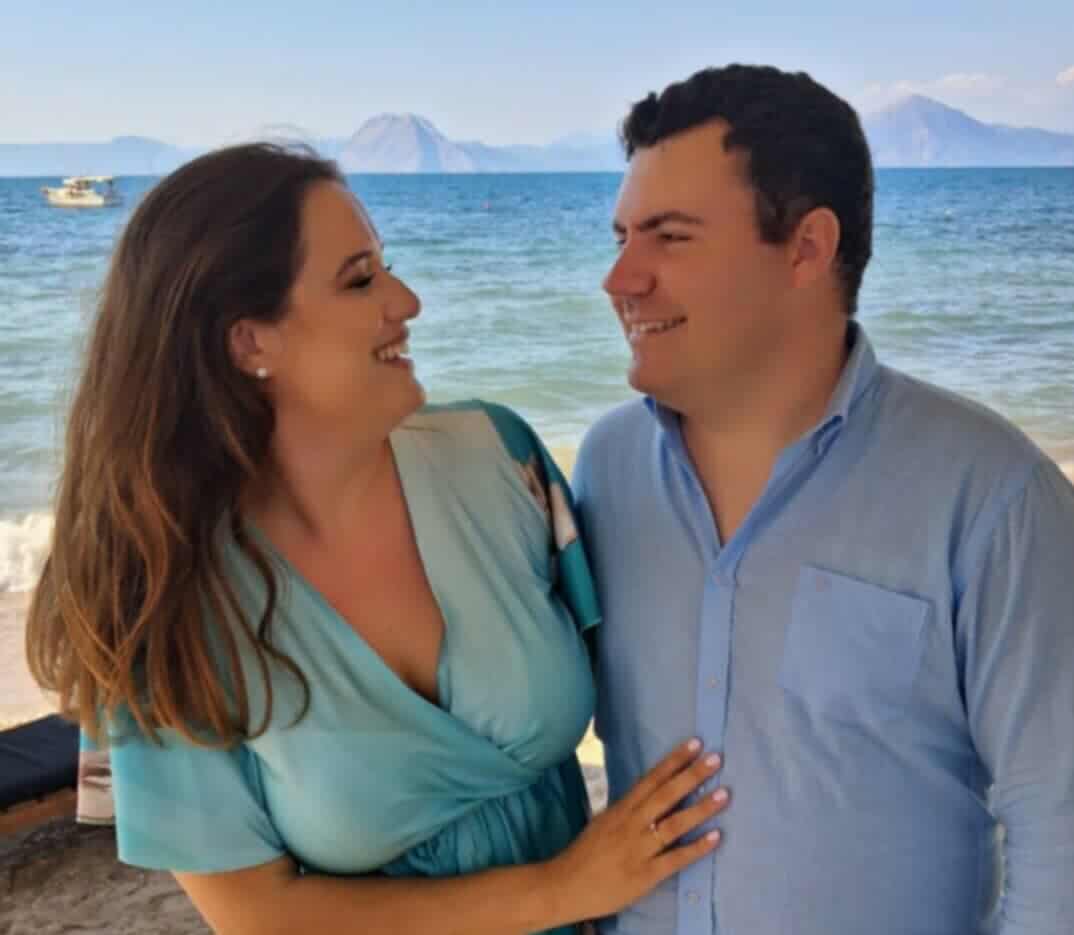 Πάτρα: Αρραβωνιάστηκαν ο Ιωάννης Βαγγέλης και η Νικολία Μεσσήνη — Μια νέα αρχή με αγάπη και χαμόγελα!
