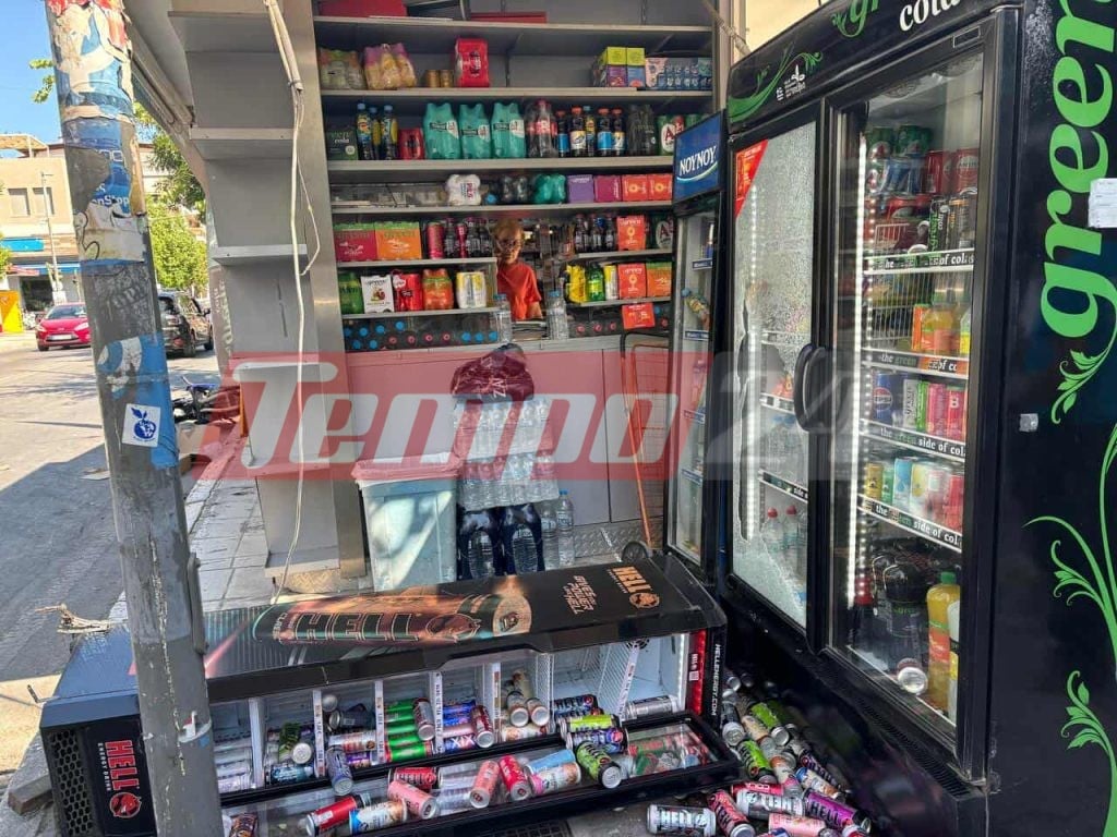 Πάτρα: Μηχανή συγκρούστηκε με ΙΧ και έπεσε πάνω σε περίπτερο στην Ομόνοια - Σοβαρά τραυματίστηκε ο δικυκλιστής (ΦΩΤΟ)