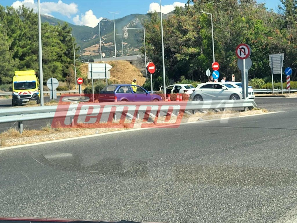 Πάτρα: Τροχαίο ατύχημα στον κόμβο Οβρυάς - ΦΩΤΟ