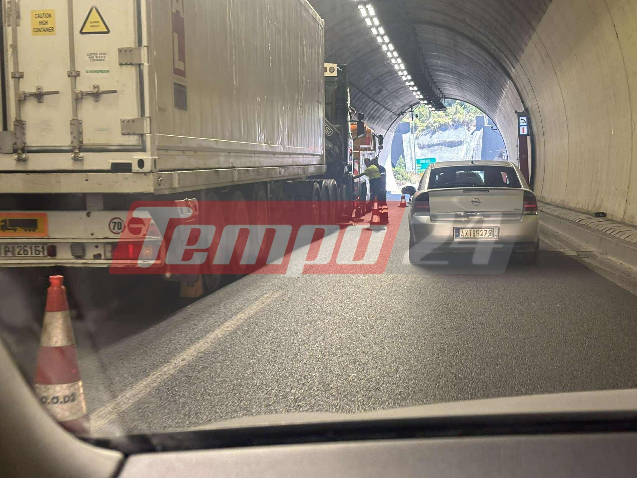 Πάτρα: Βλάβη νταλίκας στην περιμετρική – Καθυστερήσεις στην κυκλοφορία (ΦΩΤΟ)