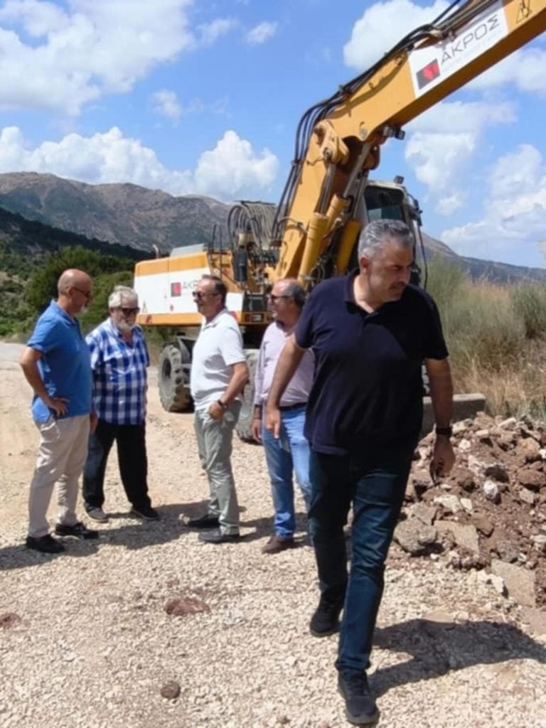 Χαράλαμπος Μπονάνος: Ακόμη ένας δρόμος προς τα Καλάβρυτασ ασφαλτοστρώνεται