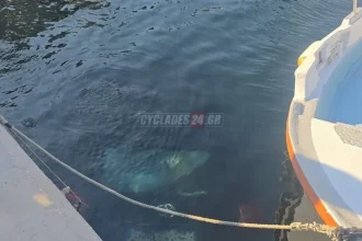 Σύρος: Αυτοκίνητο έπεσε στη θάλασσα – Ο οδηγός δεν είχε βάλει χειρόφρενο