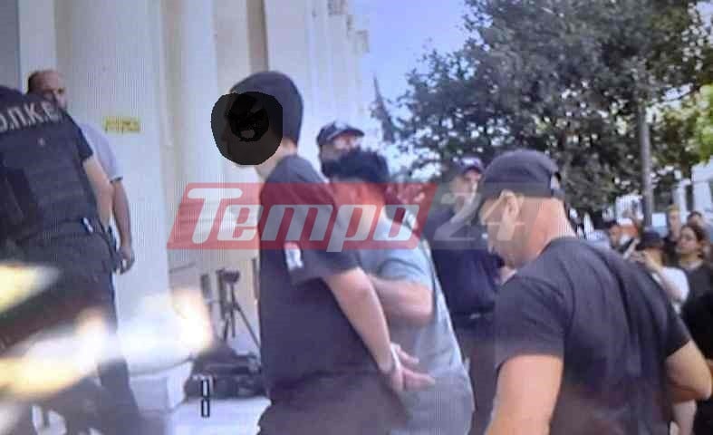 Πάτρα: Στον εισαγγελέα οι συλληφθέντες για τις πυρκαγιές - Έντονες αποδοκιμασίες από συγκεντρωμένους πολίτες (ΦΩΤΟ) - ΝΕΟΤΕΡΑ