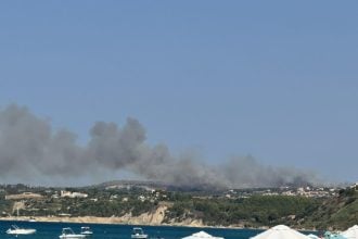 Φωτιά στην Κεφαλονιά, εκκενώνονται τρία χωριά κοντά στο Αργοστόλι - Μήνυμα του 112 για απομάκρυνση