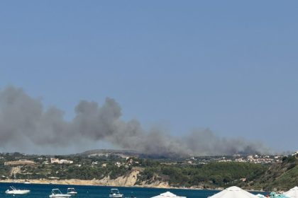 Φωτιά στην Κεφαλονιά, εκκενώνονται τρία χωριά κοντά στο Αργοστόλι - Μήνυμα του 112 για απομάκρυνση