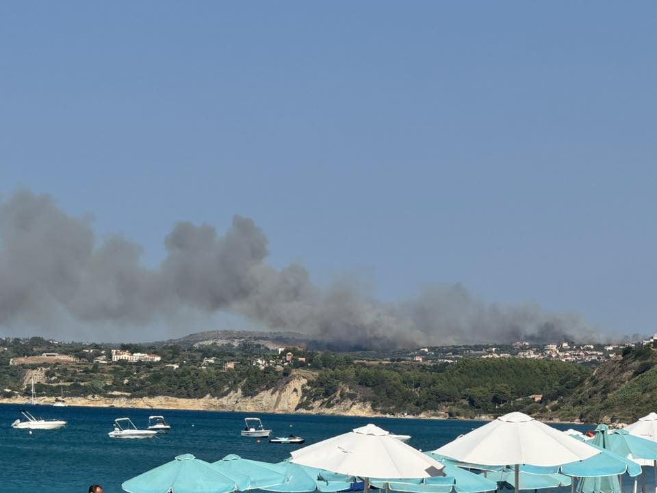 Φωτιά στην Κεφαλονιά, εκκενώνονται τρία χωριά κοντά στο Αργοστόλι - Μήνυμα του 112 για απομάκρυνση