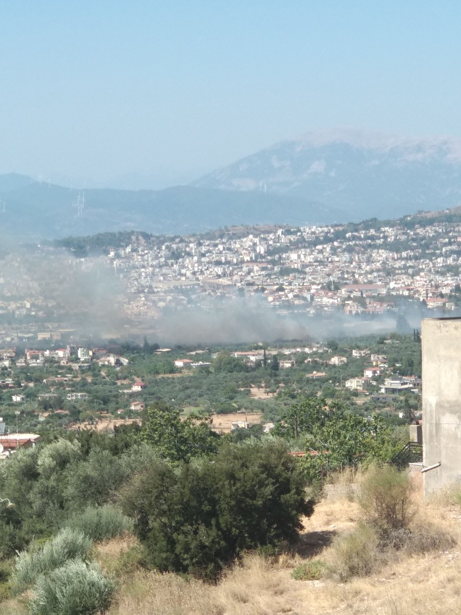Πάτρα: Υπό έλεγχο η φωτιά κοντά στο Σαραβάλι - ΝΕΟΤΕΡΑ (ΦΩΤΟ)