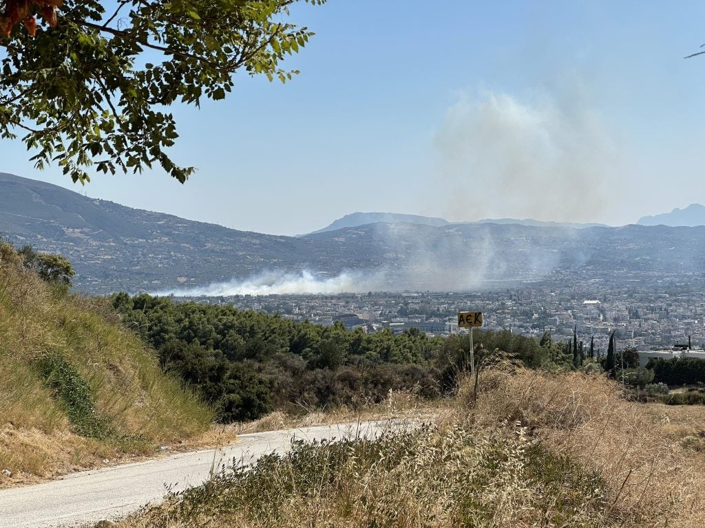 Πάτρα: Υπό έλεγχο η φωτιά κοντά στο Σαραβάλι - ΝΕΟΤΕΡΑ (ΦΩΤΟ)