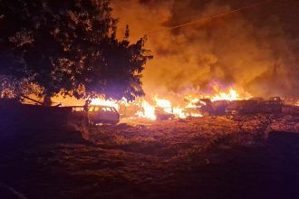 Φωτιά στη Δυτ. Αχαΐα: Οι φλόγες πέρασαν από μάντρα με κατασχεμένα αυτοκίνητα, εκατοντάδες έγιναν στάχτη (ΦΩΤΟ)