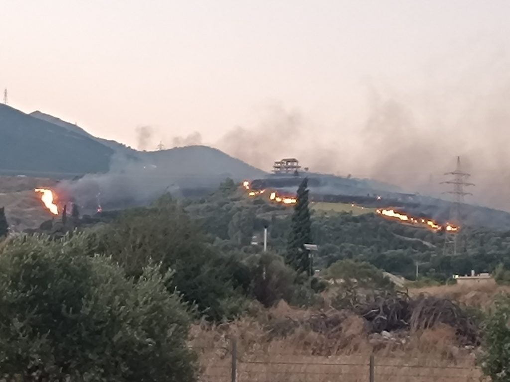 Εφιαλτικές στιγμές από τις μεγάλες πυρκαγιές σε Δυτική Αχαΐα και Συχαινά: Εκκενώνονται Μποζαΐτικα & Βούντενη, γεμάτη καπνούς η Πάτρα, μυρίζει καμένο σε όλη την πόλη (ΦΩΤΟ-ΒΙΝΤΕΟ)