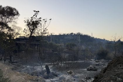 Πάτρα: Διακοπή της κυκλοφορίας του Προαστιακού εξαιτίας της πυρκαγιάς