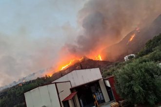 Πάτρα: Έκκληση από επιχείρηση για πυροσβεστικά μέσα