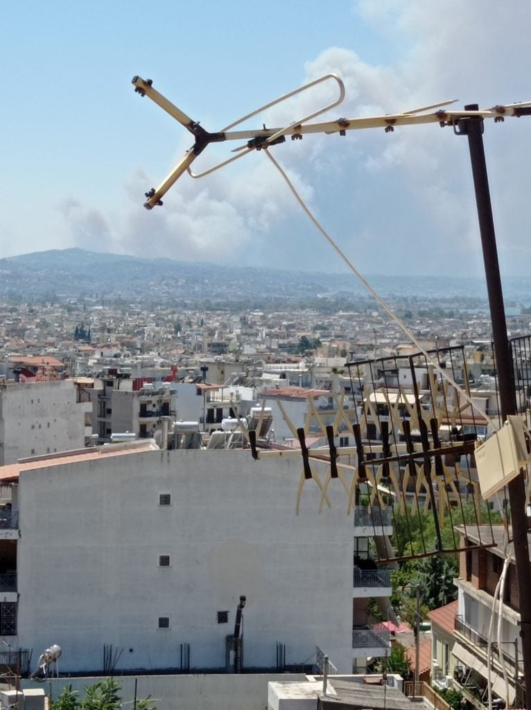 Δυτ. Αχαΐα: Μεγάλη φωτιά στα Μοιρέικα - Στις φλόγες θερμοκήπια, μηνύματα εκκένωσης οικισμών από το 112, διακοπή κυκλοφορίας στην Εθνική Οδό, αναφορές για εγκαυματίες (ΦΩΤΟ - ΒΙΝΤΕΟ)