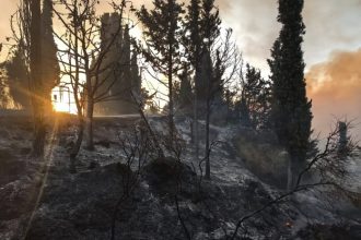 Πυρκαγιά στην Πάτρα: Παραμένει κλειστή η Περιμετρική
