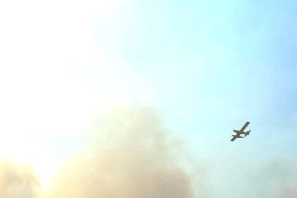 Πάτρα: Τιτάνια μάχη για να ελεγχθεί η μεγάλη φωτιά πριν το τελευταίο φως της μέρας (ΒΙΝΤΕΟ)