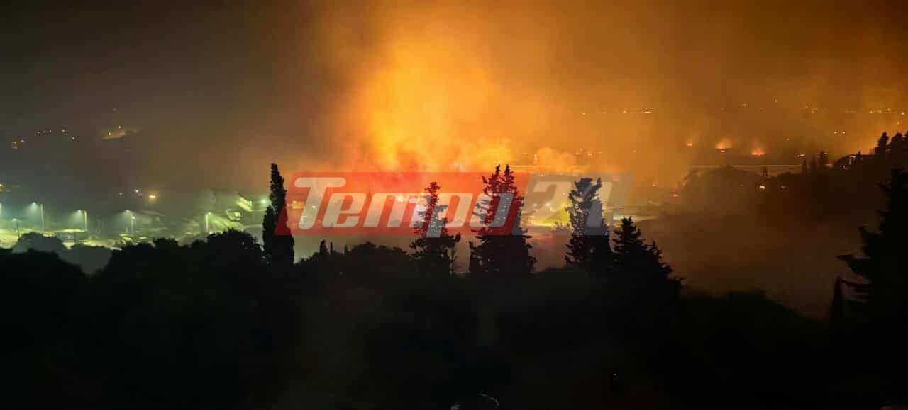 Ολονύχτια μάχη με τον πύρινο εφιάλτη: Σπίτια και επιχειρήσεις παραδόθηκαν στις φλόγες, 112 για εκκένωση της Κάτω Αχαΐας - Πού έχει διακοπεί η κυκλοφορία (ΦΩΤΟ & ΒΙΝΤΕΟ)