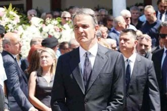 Στο "αντίο" του Απόστολου Βεσυρόπουλου η Χριστίνα Αλεξοπούλου