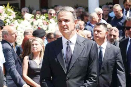 Στο "αντίο" του Απόστολου Βεσυρόπουλου η Χριστίνα Αλεξοπούλου