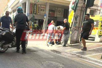 Πάτρα: ΙΧ “καρφώθηκε” πάνω σε μηχανή! Εκτίναξε τον οδηγό στο πεζοδρόμιο (ΦΩΤΟ)