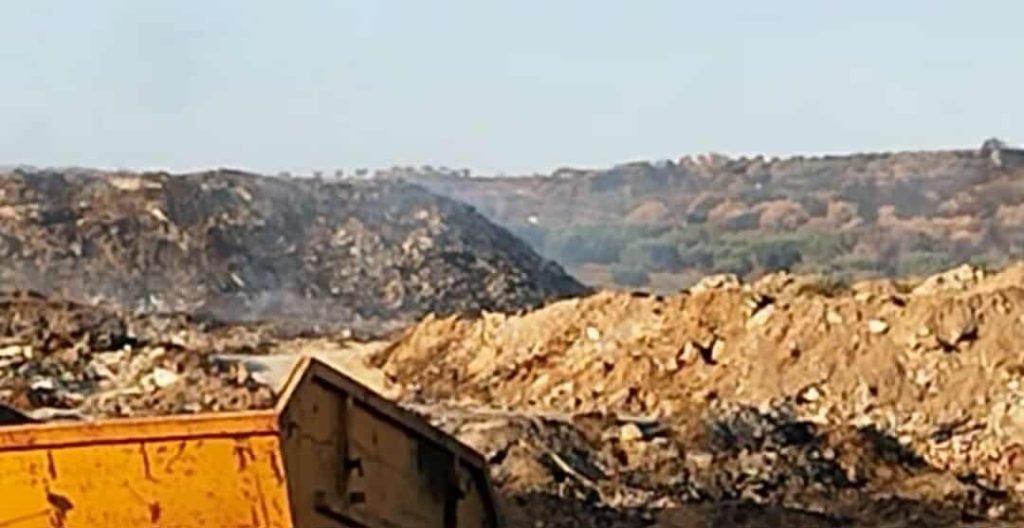 Αχαΐα: Επικίνδυνα αέρια από την φωτιά σε χωματερή που καίει για 15η ημέρα! ΦΩΤΟ