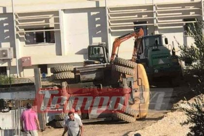 Ανετράπη εκσκαφέας μέσα στο Νοσοκομείο “Άγιος Ανδρέας” (ΦΩΤΟ)