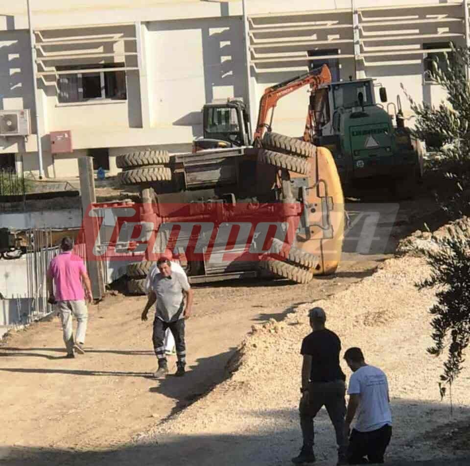 Πάτρα: Ανετράπη εκσκαφέας μέσα στο Νοσοκομείο “Άγιος Ανδρέας” (ΦΩΤΟ)