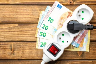 ΔΕΗ: Στα 15 λεπτά η χρέωση ανά κιλοβατώρα για τον Αύγουστο στο Πράσινο Τιμολόγιο