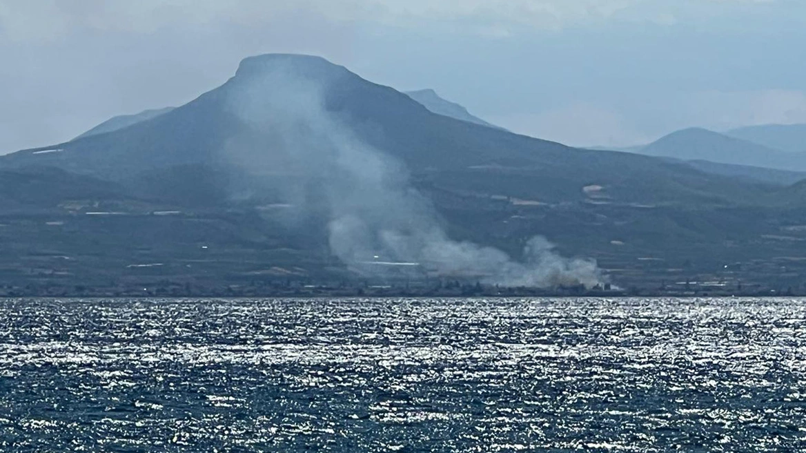Φωτιά τώρα στην Κορινθία - Καίει ανάμεσα σε Άσσο και Λέχαιο