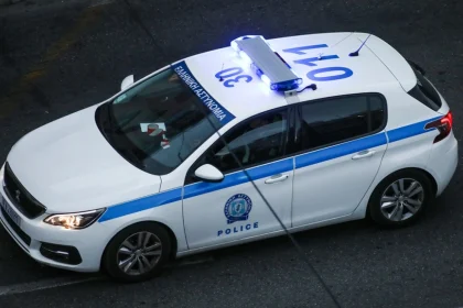 Ξυλοκόπησε τη σύντροφό του και την μαχαίρωσε στο στήθος - Συνελήφθη 56χρονος