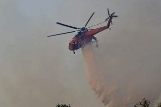 Φωτιά στον Άγιο Νικόλαο Κρήτης – Ήχησε το 112
