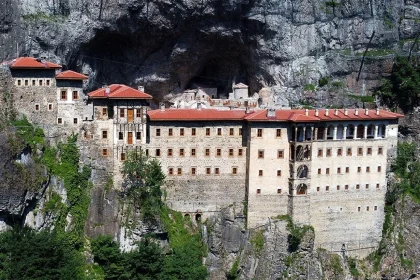 Άδεια για Θεία Λειτουργία στην Παναγία Σουμελά στα «εννιάμερα της Παναγίας» έδωσε η Τουρκία