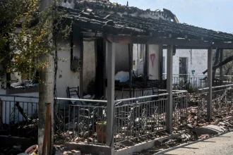 Υπουργείο Πολιτικής Προστασίας: Επιταχύνεται η καταγραφή των ζημιών από τις πυρκαγιές - Στα 33 τα «κόκκινα» κτίρια στην Αχαΐα