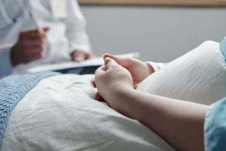 Κορωνοϊός: Την αυγουστιάτικη έξαρση επιβεβαιώνει ο ΕΟΔΥ – Η Πάτρα ανάμεσα στις περιοχές που καταγράφονται τα περισσότερα κρούσματα