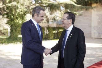 Τηλεφωνική επικοινωνία Μητσοτάκη με τον Πρόεδρο του Ισραήλ: «Άμεση ανάγκη κατάπαυσης του πυρός»