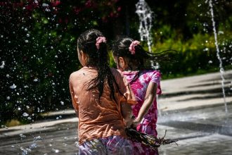 Πτώση του αριθμού των παιδιών που απέκτησαν οι γενεές που γεννήθηκαν στις αρχές του 1950 και του 1980 στις ευρωπαϊκές χώρες