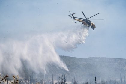 Φωτιά στην περιοχή Κοιλιωμένος Ζακύνθου – Επιχειρούν εναέρια μέσα