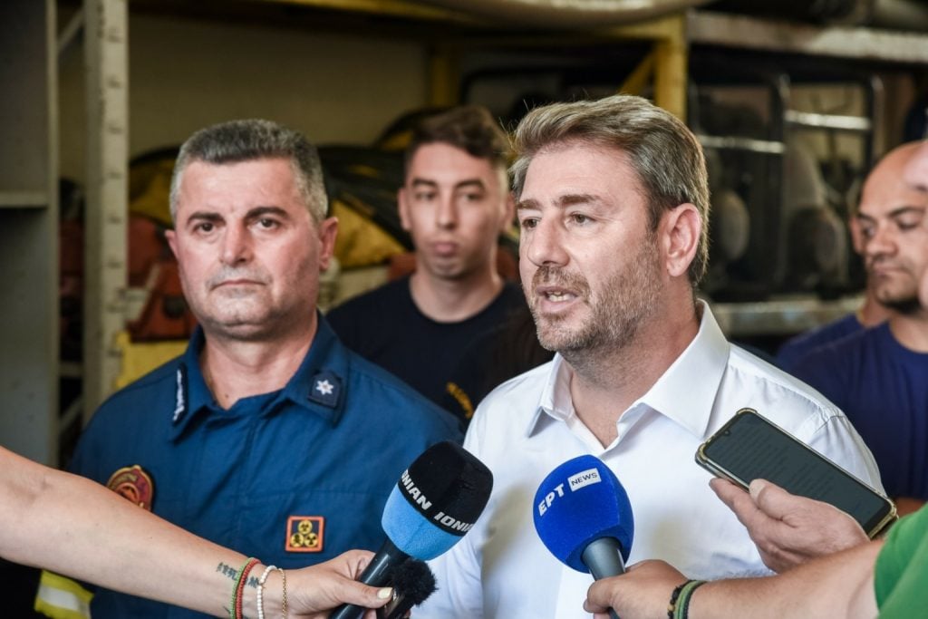 Ανδρουλάκης για τη φωτιά στην Πάτρα: Η αλαζονεία και η αναποτελεσματικότητα της κυβέρνησης είναι εξοργιστική (ΦΩΤΟ)