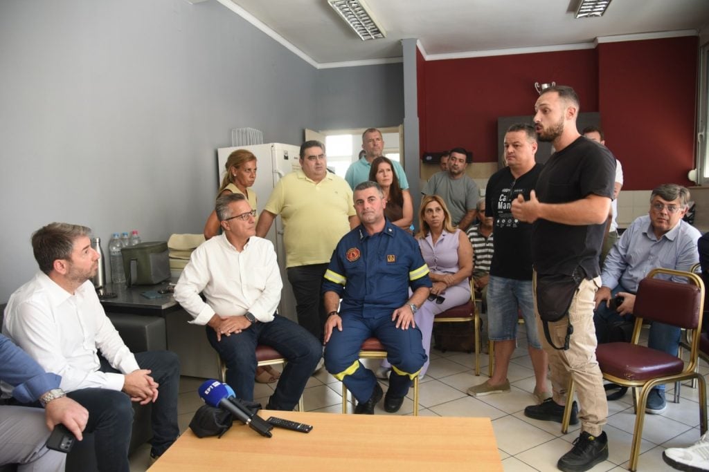 Ανδρουλάκης για τη φωτιά στην Πάτρα: Η αλαζονεία και η αναποτελεσματικότητα της κυβέρνησης είναι εξοργιστική (ΦΩΤΟ)