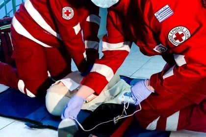 Ελληνικός Ερυθρός Σταυρός: Εθελόντρια έσωσε 26χρονη που υπέστη ανακοπή καρδιάς σε κατασκήνωση