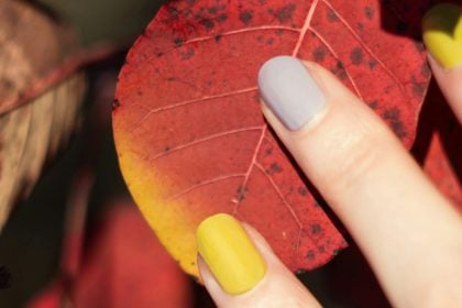 Skittles mani inspo: Η φθινοπωρινή έκδοση του πιο πολύχρωμου μανικιούρ